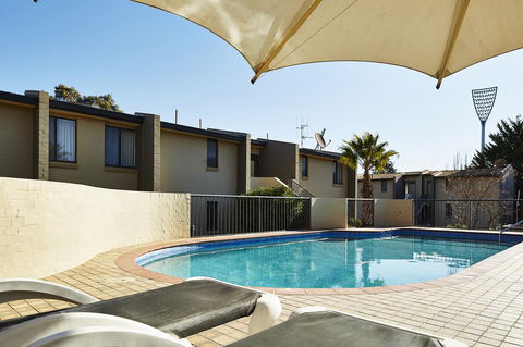 Manuka Park Serviced Apartments - Kawana Tourism 4