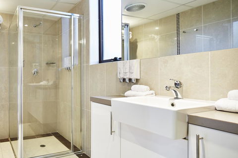 Manuka Park Serviced Apartments - Kawana Tourism 29