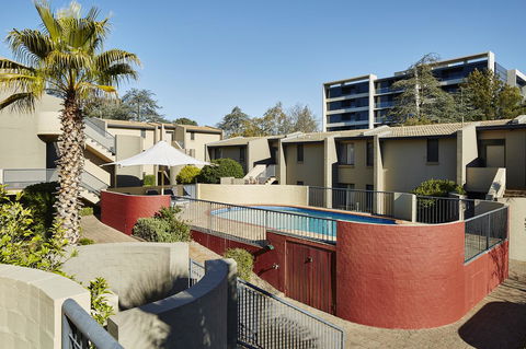 Manuka Park Serviced Apartments - Kawana Tourism 21