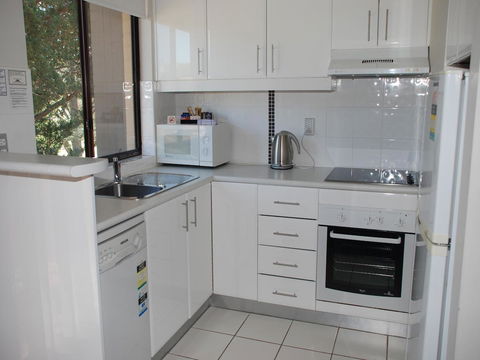 Manuka Park Serviced Apartments - Kawana Tourism 14