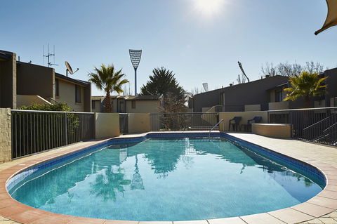 Manuka Park Serviced Apartments - Kawana Tourism 6