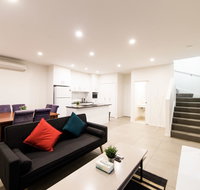 3BR Townhouse Double Garage walk to Lake Ginninderra - Kawana Tourism