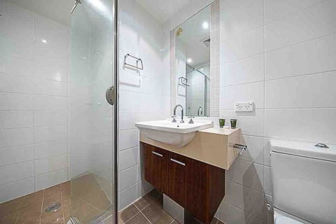 Spacious 1BR Stylish New Acton Apartment +Parking - Kawana Tourism 17