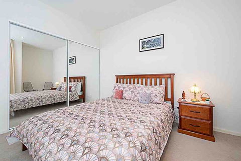 Spacious 1BR Stylish New Acton Apartment +Parking - Kawana Tourism 21