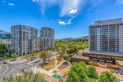 Spacious 1BR Stylish New Acton Apartment +Parking - Kawana Tourism 18