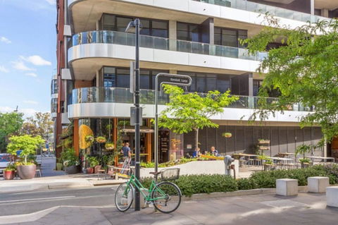Spacious 1BR Stylish New Acton Apartment +Parking - Kawana Tourism 11