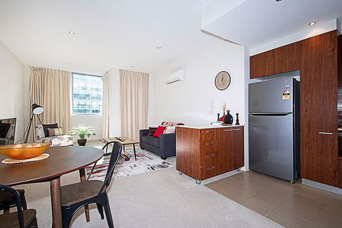 Spacious 1BR Stylish New Acton Apartment +Parking - Kawana Tourism 5