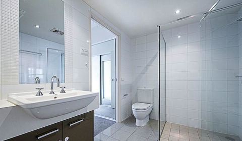 Spacious 1BR Stylish New Acton Apartment +Parking - Kawana Tourism 3