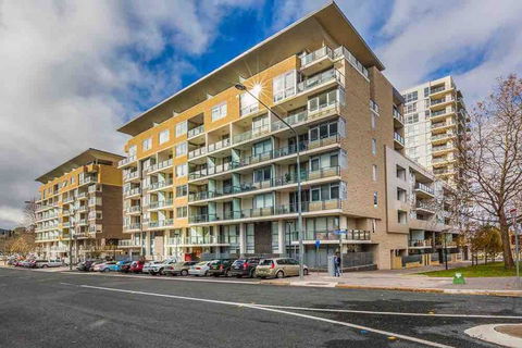 Spacious 1BR Stylish New Acton Apartment +Parking - Kawana Tourism 13