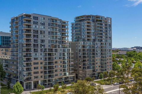 Spacious 1BR Stylish New Acton Apartment +Parking - Kawana Tourism 12