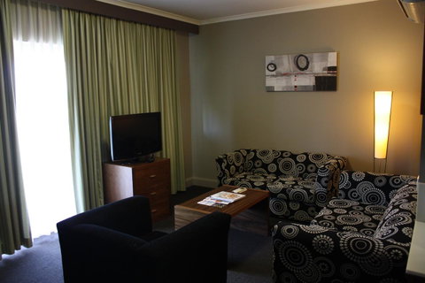 Quality Hotel Dickson - Kawana Tourism 21