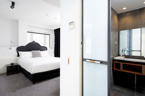 Peppers Gallery Hotel - Kawana Tourism 36