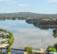 3BR Executive Apartment with Lake and Mountain views - Kawana Tourism