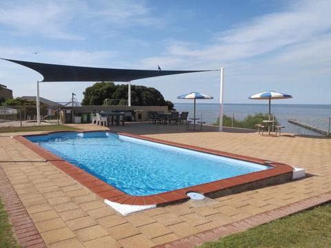 Stansbury Holiday Motel - Kawana Tourism 35