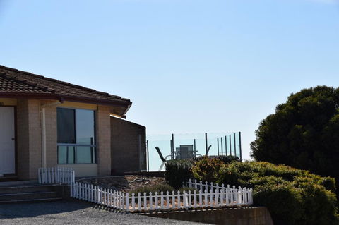 Stansbury Holiday Motel - Kawana Tourism 13