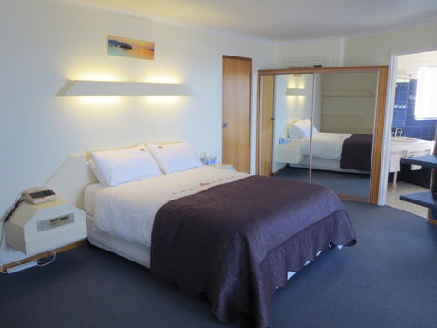 Stansbury Holiday Motel - Kawana Tourism 37