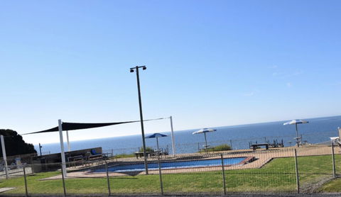Stansbury Holiday Motel - Kawana Tourism 8