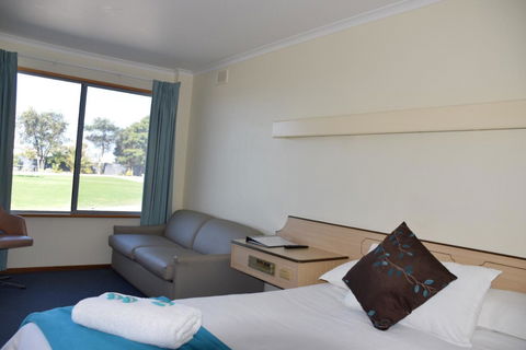 Stansbury Holiday Motel - Kawana Tourism 16