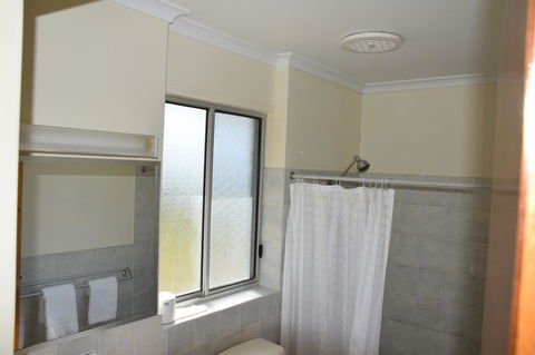 Stansbury Holiday Motel - Kawana Tourism 26