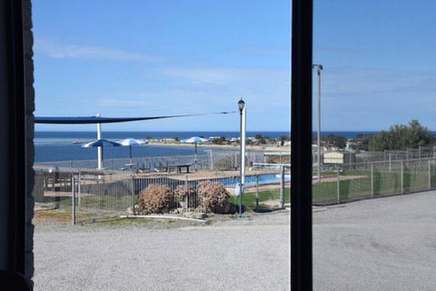 Stansbury Holiday Motel - Kawana Tourism 20