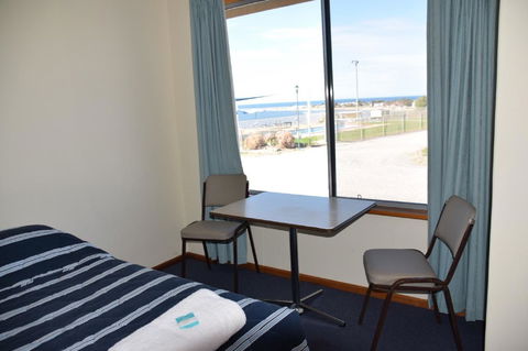 Stansbury Holiday Motel - Kawana Tourism 7