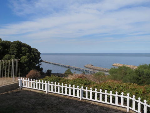 Stansbury Holiday Motel - Kawana Tourism 32