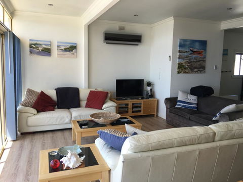 Crystal Blue Apartment - Kawana Tourism 3