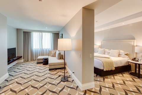 Mayfair Hotel - Kawana Tourism 4