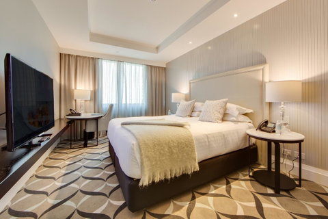 Mayfair Hotel - Kawana Tourism 0