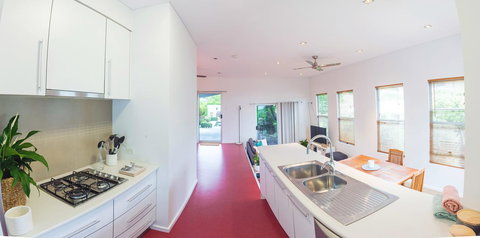 S T U D I O 22 Peaceful Retreat With Garden Views - Kawana Tourism 4