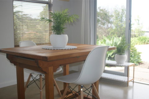 S T U D I O 22 Peaceful Retreat With Garden Views - Kawana Tourism 9