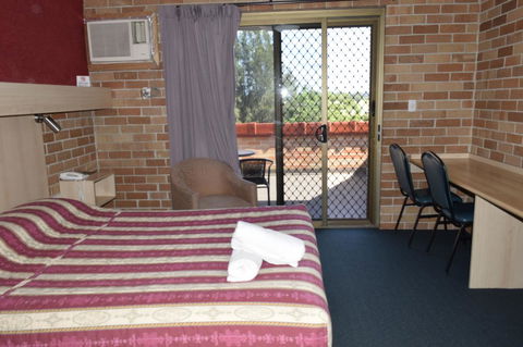Windsor Terrace Motel - Kawana Tourism 3