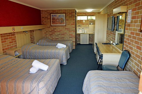 Windsor Terrace Motel - Kawana Tourism 9