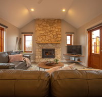 Lucy's Cottage - Kawana Tourism