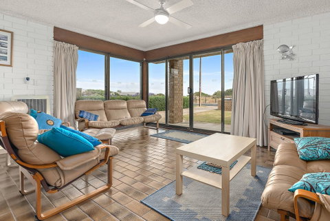 Sun & Surf Aldinga Beach Apartment - Kawana Tourism 0
