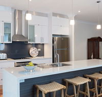 Boutique Getaway on Wright - Kawana Tourism
