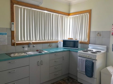 Emu Bay Holiday Homes - Kawana Tourism 33