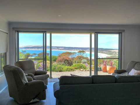 Emu Bay Holiday Homes - Kawana Tourism 20