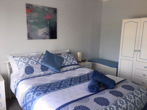 Emu Bay Holiday Homes - Kawana Tourism 38