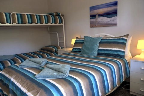 Emu Bay Holiday Homes - Kawana Tourism 3