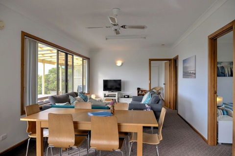 Emu Bay Holiday Homes - Kawana Tourism 10