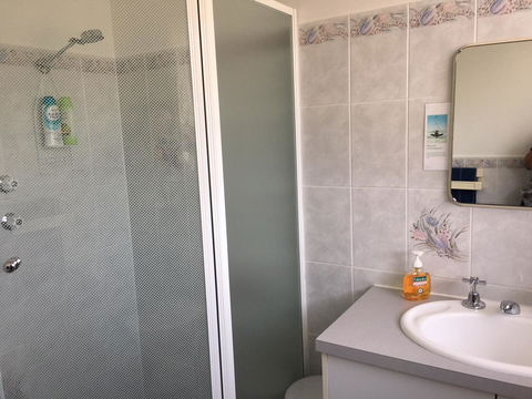 Emu Bay Holiday Homes - Kawana Tourism 35