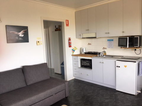 Emu Bay Holiday Homes - Kawana Tourism 36