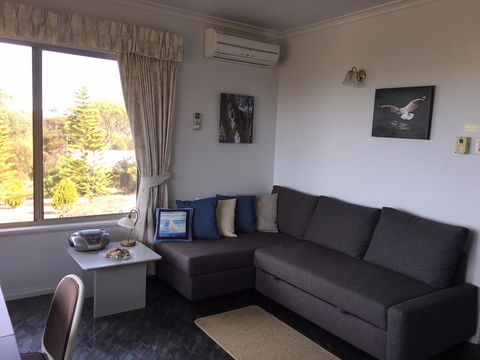 Emu Bay Holiday Homes - Kawana Tourism 37