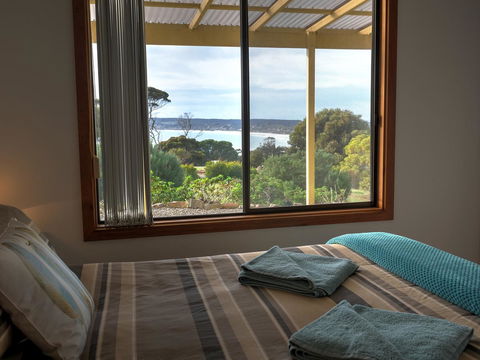 Emu Bay Holiday Homes - Kawana Tourism 32