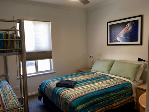 Emu Bay Holiday Homes - Kawana Tourism 18