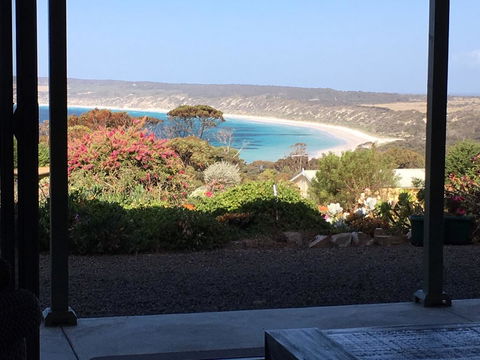 Emu Bay Holiday Homes - Kawana Tourism 31