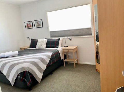 Emu Bay Holiday Homes - Kawana Tourism 21