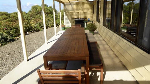 Emu Bay Holiday Homes - Kawana Tourism 13