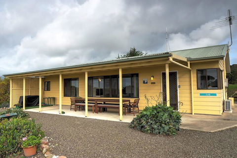 Emu Bay Holiday Homes - Kawana Tourism 8